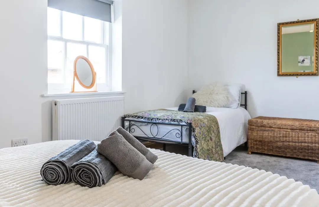 Manchester Retreat, Free Parking & Sleeps 5-1