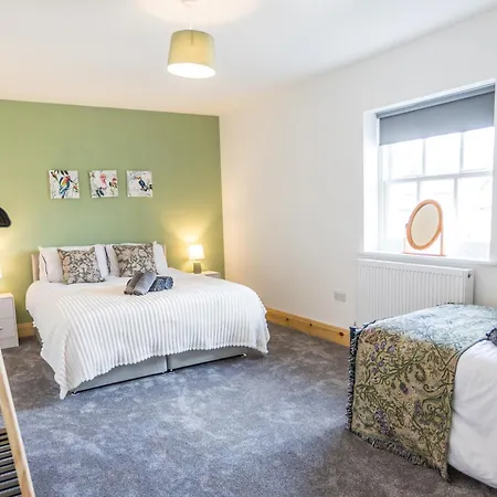 Manchester Retreat, Free Parking & Sleeps 5-2