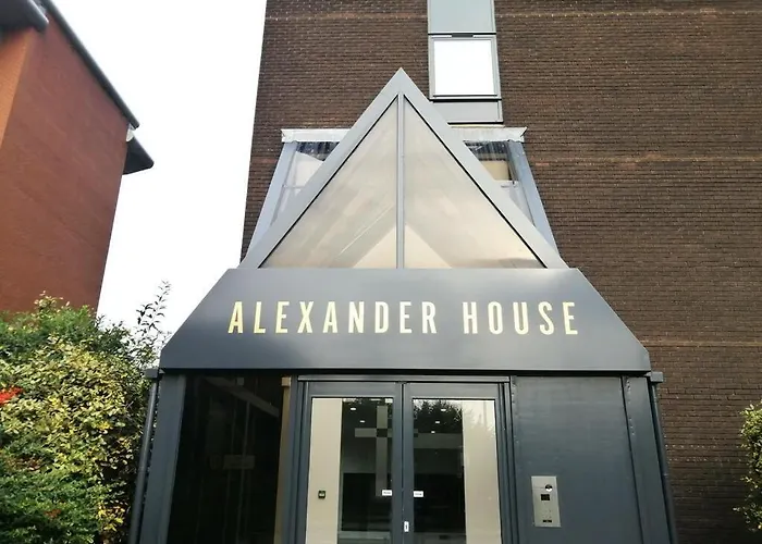 Brand New Trafford Apartment